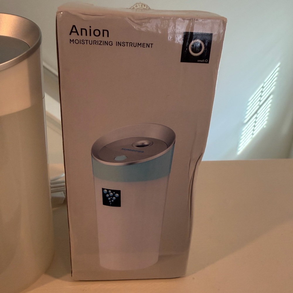 USB White Portable Humidifier Diffuser - Picture 7 of 8